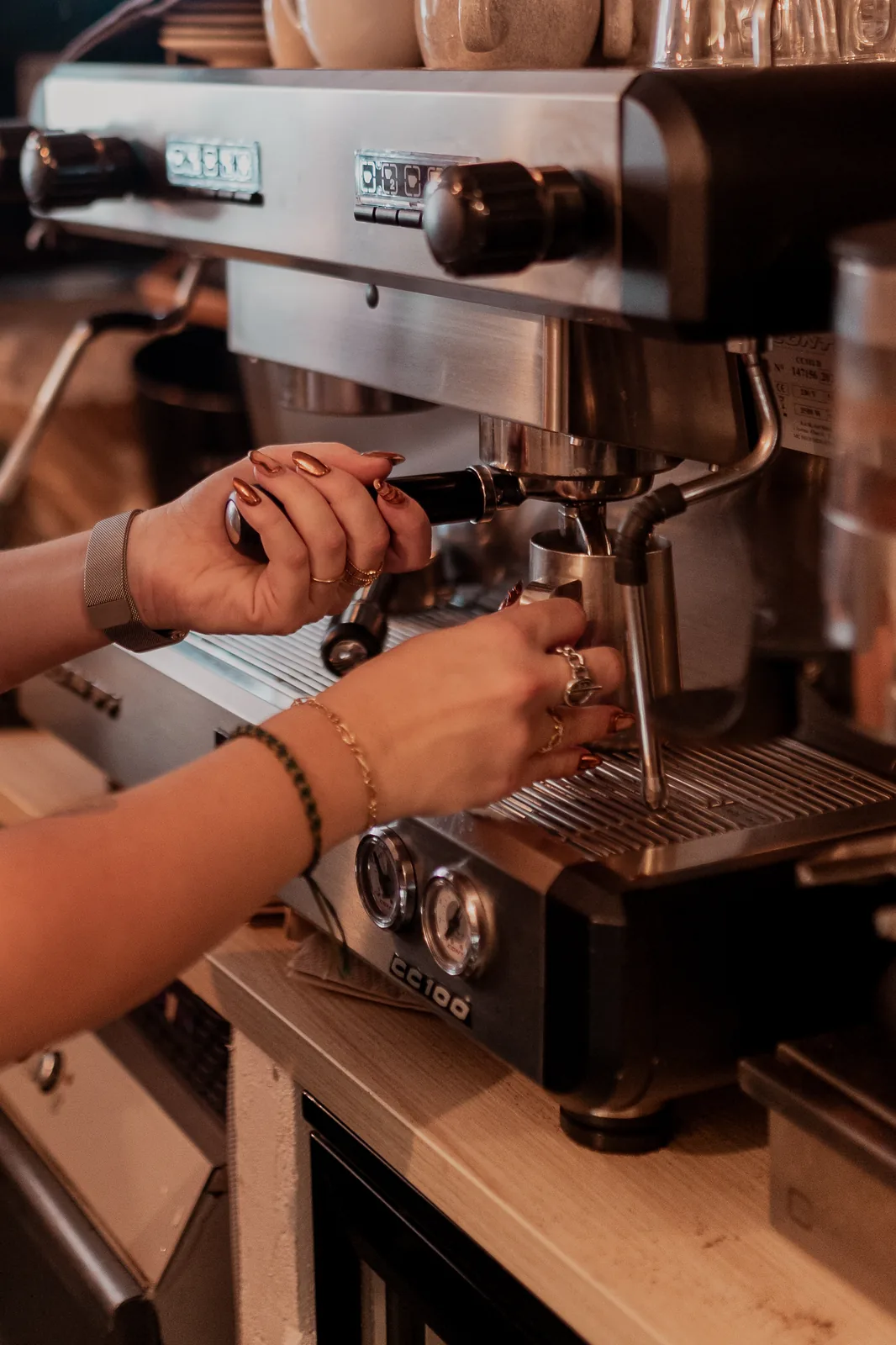Préparation d’un café au comptoir